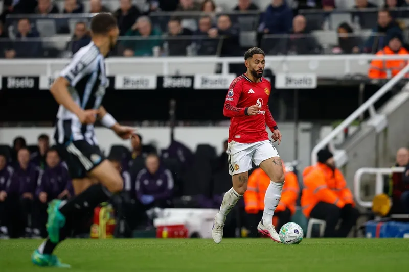 库尼亚本场数据：3射1正，4次过人，1次关键传球，5次被犯规